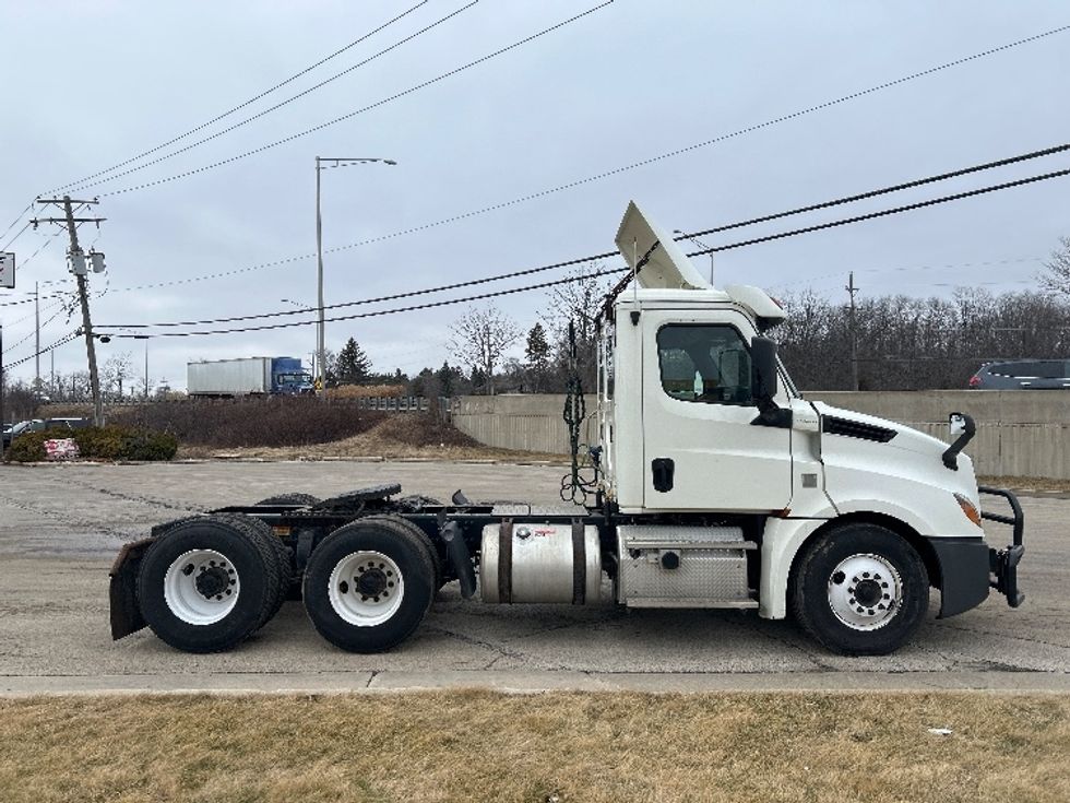 Day Cab Tractor-Heavy Duty Tractors-Freightliner-2019-T12664ST-East Chicago-IN-504,188\n\t\tmiles-$ 36,500 - Image 8