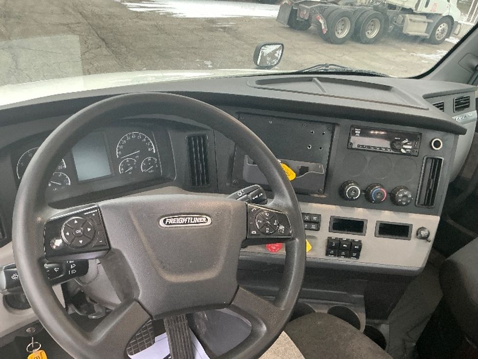Day Cab Tractor-Heavy Duty Tractors-Freightliner-2019-T12664ST-East Chicago-IN-597,175\n\t\tmiles-$ 35,750 - Image 11