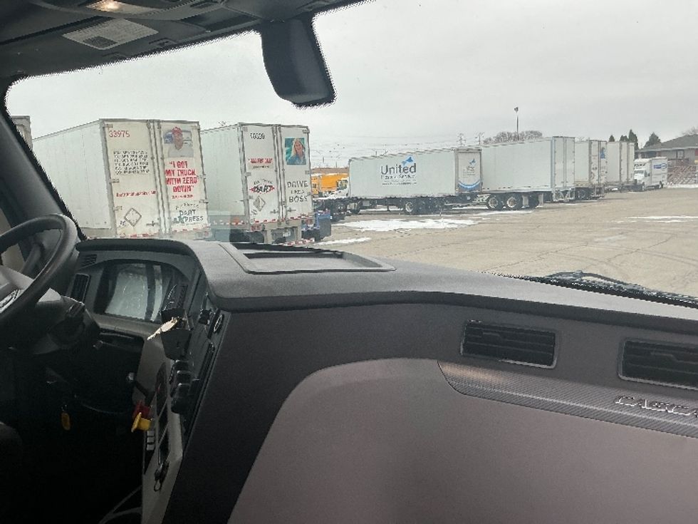 Day Cab Tractor-Heavy Duty Tractors-Freightliner-2019-T12664ST-East Chicago-IN-597,175\n\t\tmiles-$ 35,750 - Image 13