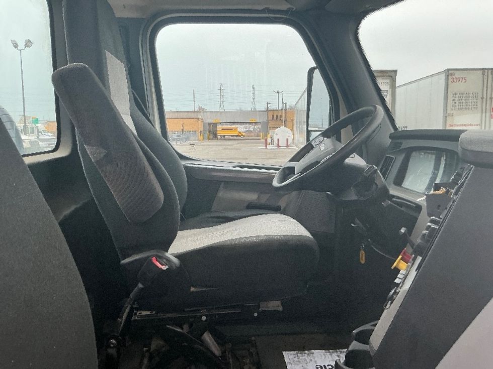 Day Cab Tractor-Heavy Duty Tractors-Freightliner-2019-T12664ST-East Chicago-IN-597,175\n\t\tmiles-$ 35,750 - Image 14