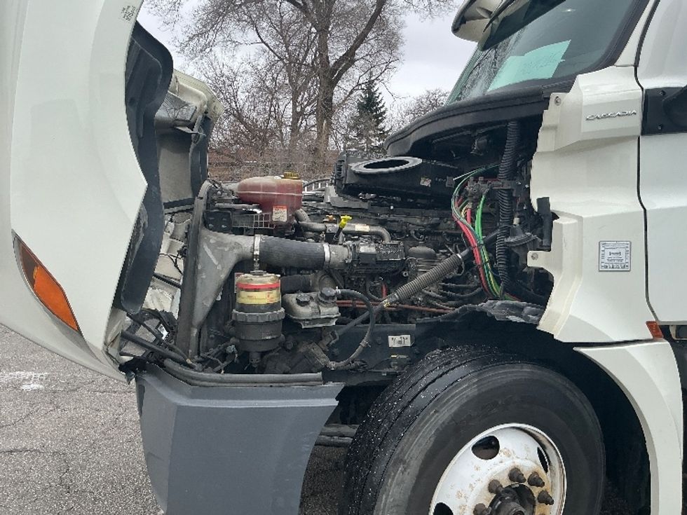 Day Cab Tractor-Heavy Duty Tractors-Freightliner-2019-T12664ST-East Chicago-IN-597,175\n\t\tmiles-$ 35,750 - Image 16