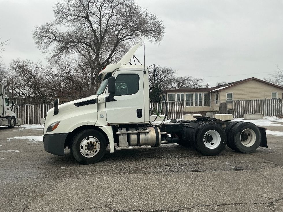 Day Cab Tractor-Heavy Duty Tractors-Freightliner-2019-T12664ST-East Chicago-IN-597,175\n\t\tmiles-$ 35,750 - Image 4