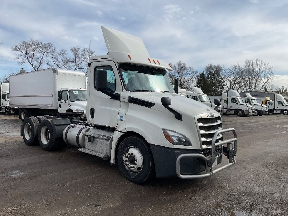 Day Cab Tractor-Heavy Duty Tractors-Freightliner-2019-T12664ST-East Chicago-IN-741,472\n\t\tmiles-$ 29,250 - Image 1