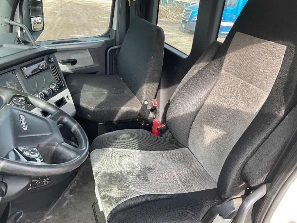 Day Cab Tractor-Heavy Duty Tractors-Freightliner-2019-T12664ST-East Chicago-IN-741,472\n\t\tmiles-$ 29,250 - Image 10