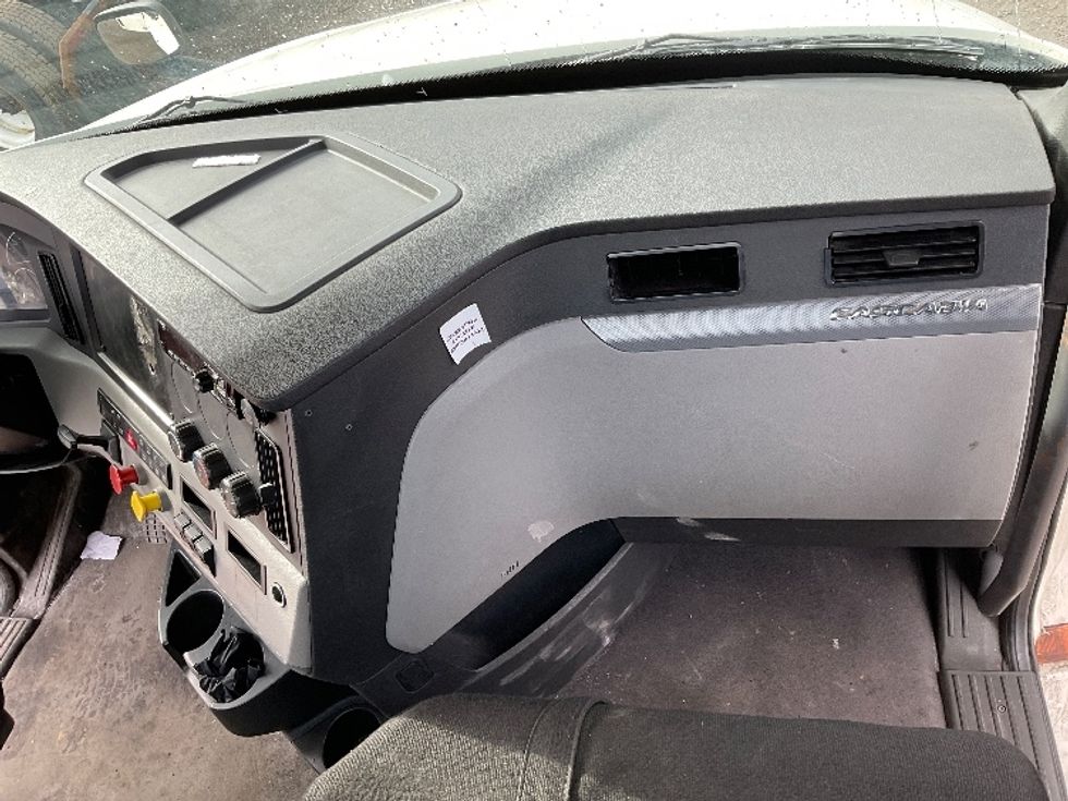 Day Cab Tractor-Heavy Duty Tractors-Freightliner-2019-T12664ST-East Chicago-IN-741,472\n\t\tmiles-$ 29,250 - Image 13