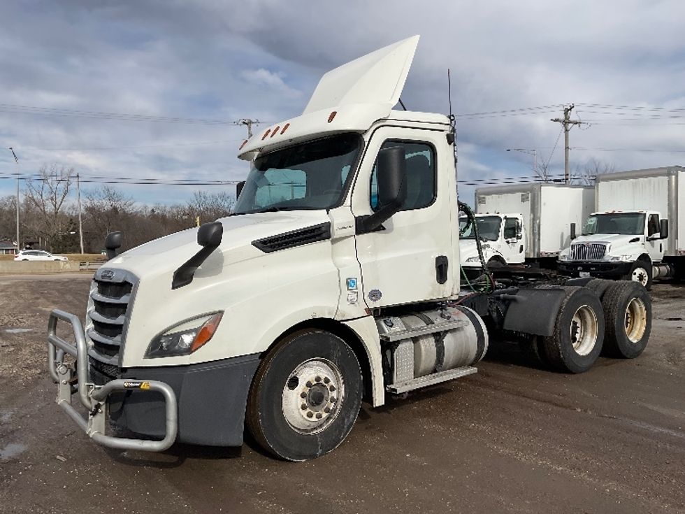 Day Cab Tractor-Heavy Duty Tractors-Freightliner-2019-T12664ST-East Chicago-IN-741,472\n\t\tmiles-$ 29,250 - Image 3