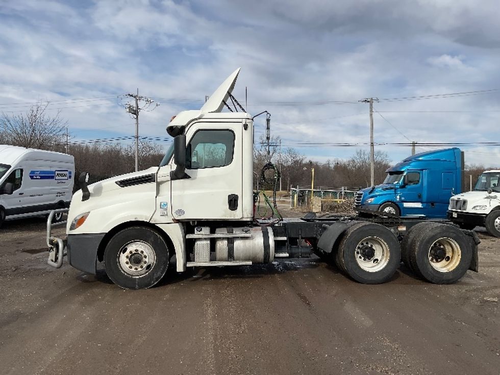 Day Cab Tractor-Heavy Duty Tractors-Freightliner-2019-T12664ST-East Chicago-IN-741,472\n\t\tmiles-$ 29,250 - Image 4