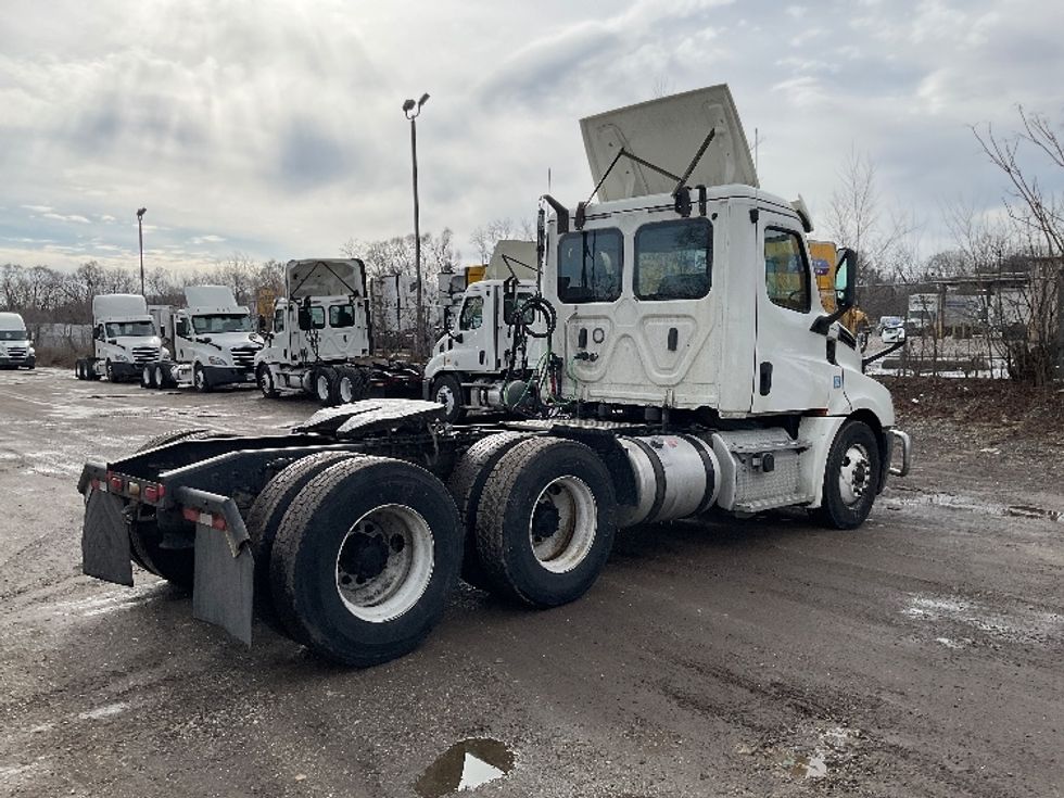 Day Cab Tractor-Heavy Duty Tractors-Freightliner-2019-T12664ST-East Chicago-IN-741,472\n\t\tmiles-$ 29,250 - Image 7