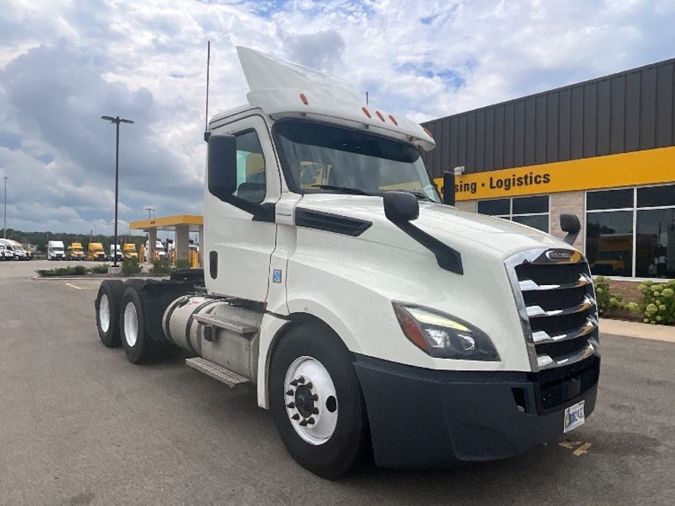 Day Cab Tractor-Heavy Duty Tractors-Freightliner-2019-T12664ST-East Chicago-IN-748,534\n\t\tmiles-$ 26,750 - Image 1