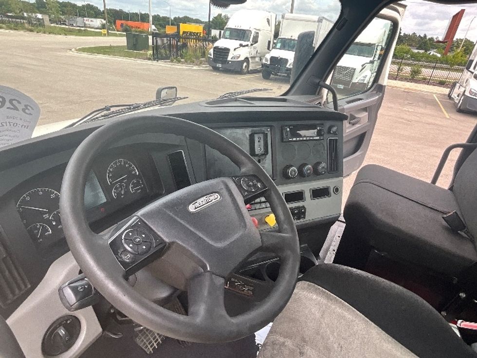 Day Cab Tractor-Heavy Duty Tractors-Freightliner-2019-T12664ST-East Chicago-IN-748,534\n\t\tmiles-$ 26,750 - Image 10