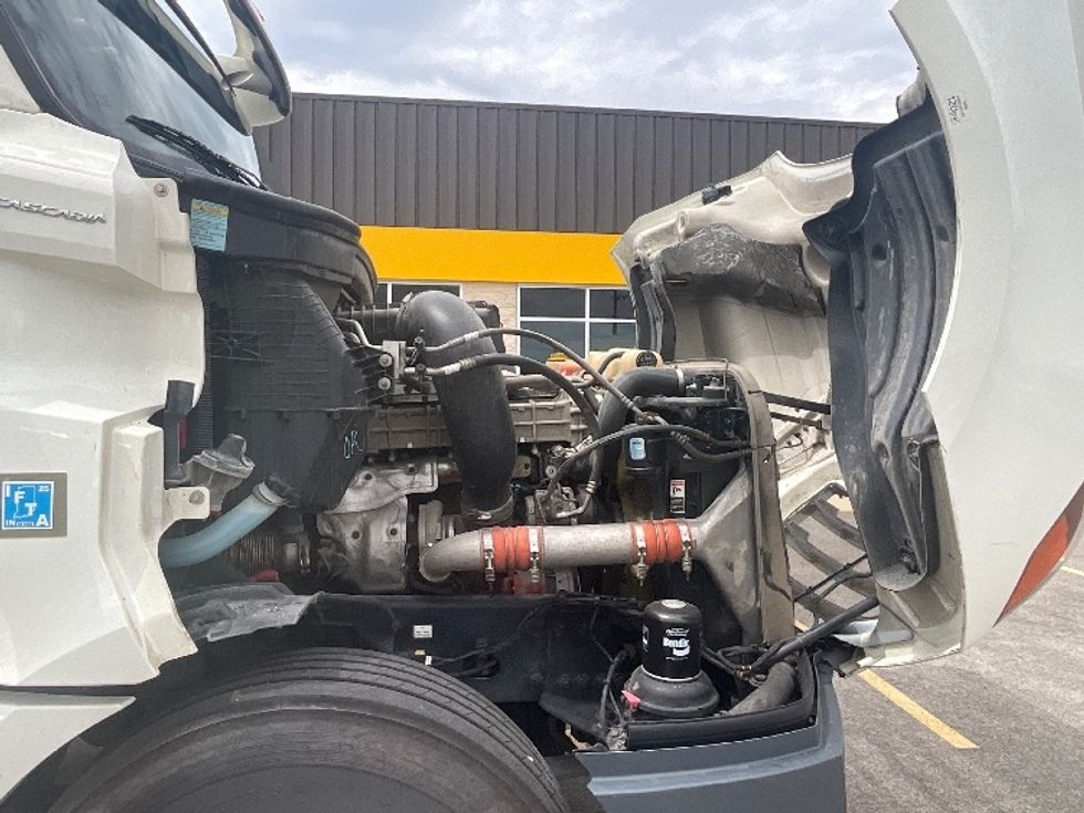 Day Cab Tractor-Heavy Duty Tractors-Freightliner-2019-T12664ST-East Chicago-IN-748,534\n\t\tmiles-$ 26,750 - Image 15