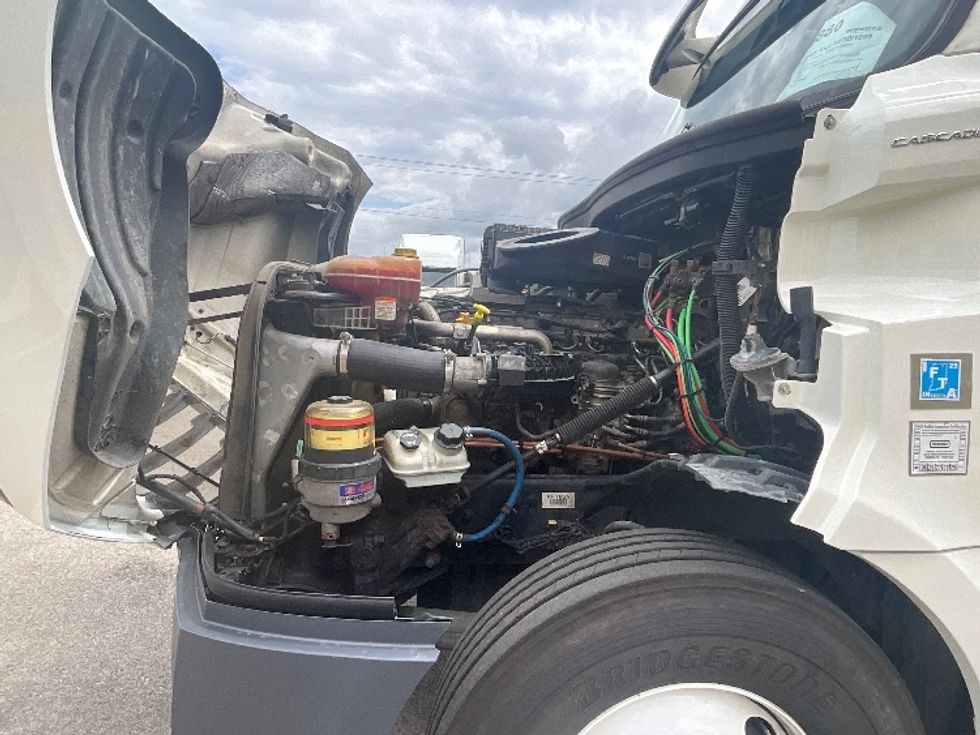 Day Cab Tractor-Heavy Duty Tractors-Freightliner-2019-T12664ST-East Chicago-IN-748,534\n\t\tmiles-$ 26,750 - Image 16