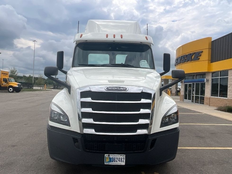 Day Cab Tractor-Heavy Duty Tractors-Freightliner-2019-T12664ST-East Chicago-IN-748,534\n\t\tmiles-$ 26,750 - Image 2
