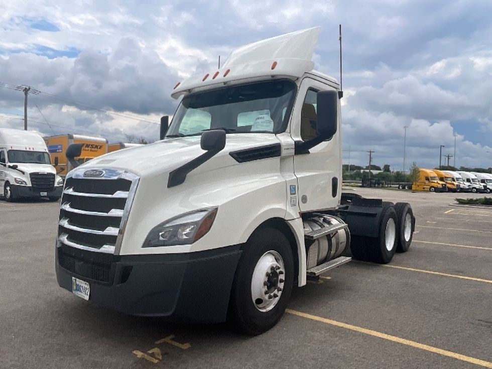 Day Cab Tractor-Heavy Duty Tractors-Freightliner-2019-T12664ST-East Chicago-IN-748,534\n\t\tmiles-$ 26,750 - Image 3