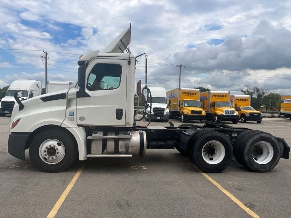 Day Cab Tractor-Heavy Duty Tractors-Freightliner-2019-T12664ST-East Chicago-IN-748,534\n\t\tmiles-$ 26,750 - Image 4