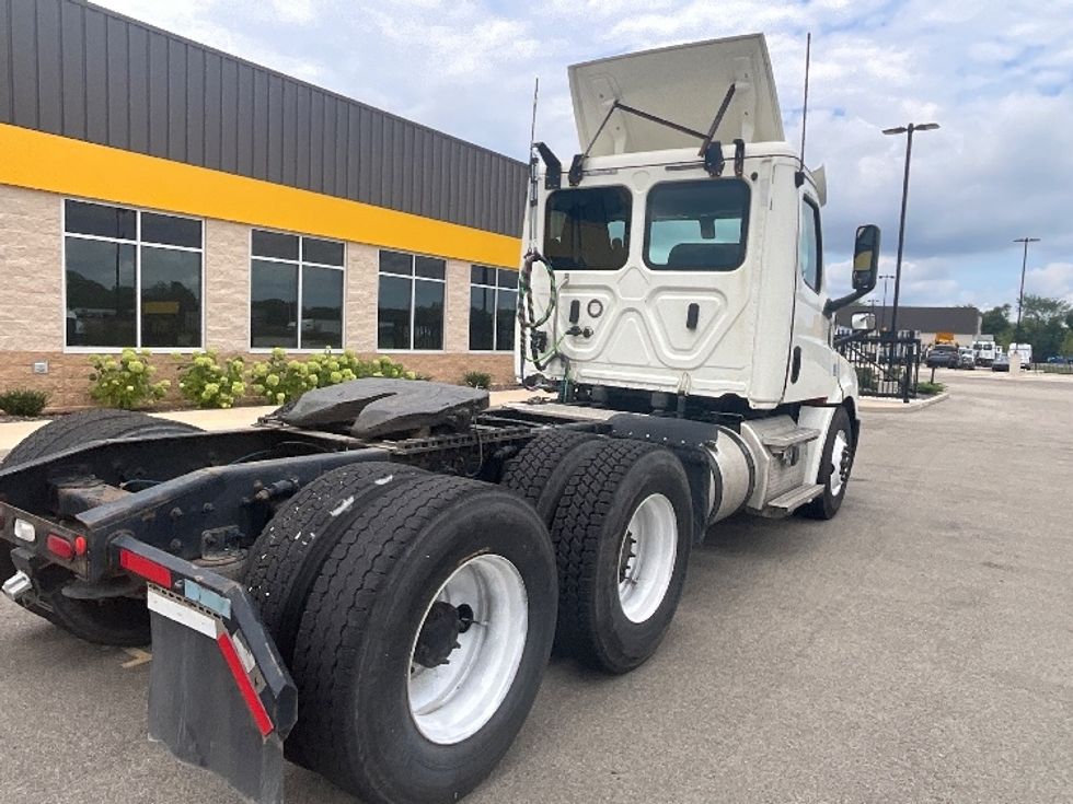 Day Cab Tractor-Heavy Duty Tractors-Freightliner-2019-T12664ST-East Chicago-IN-748,534\n\t\tmiles-$ 26,750 - Image 7