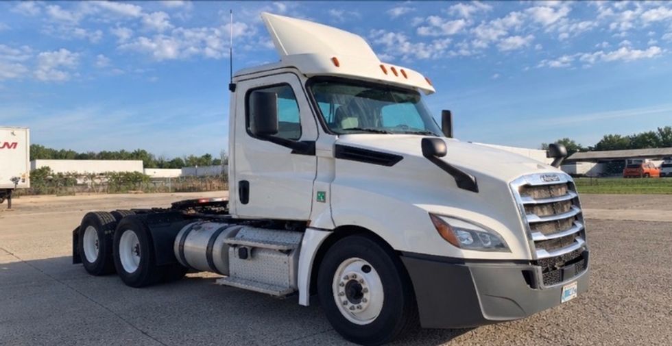 Day Cab Tractor-Heavy Duty Tractors-Freightliner-2019-T12664ST-East Liberty-OH-242,784\n\t\tmiles-$ 51,500 - Image 1