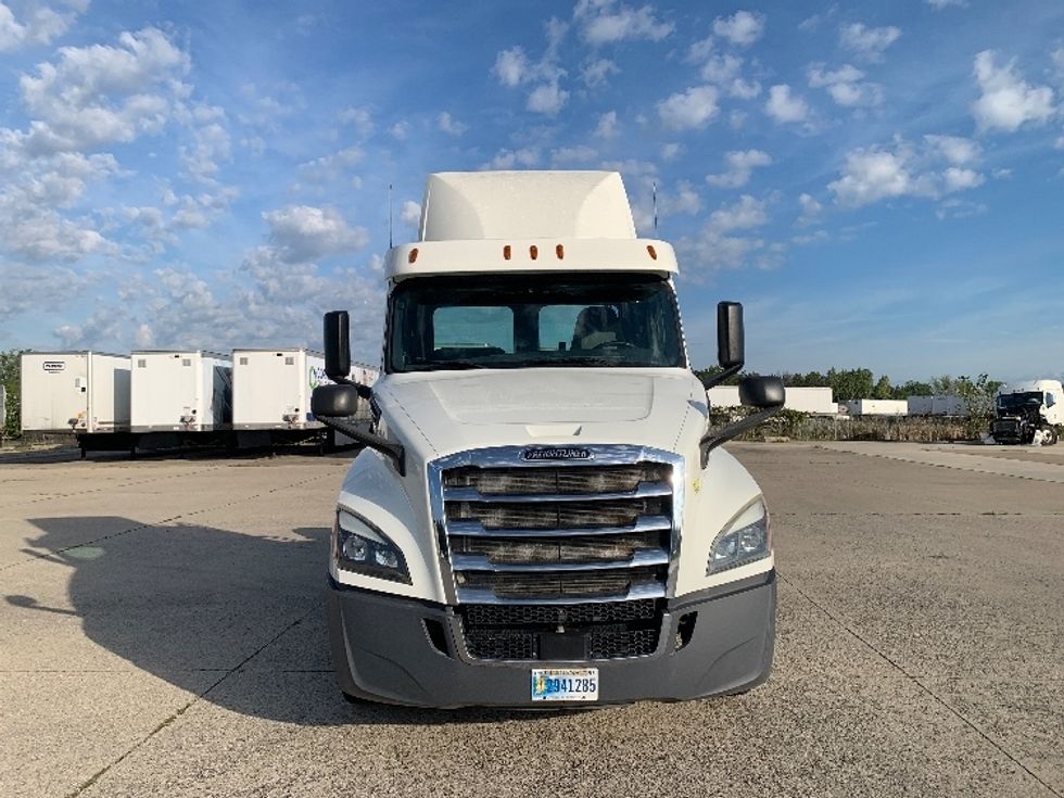 Day Cab Tractor-Heavy Duty Tractors-Freightliner-2019-T12664ST-East Liberty-OH-242,784\n\t\tmiles-$ 51,500 - Image 2