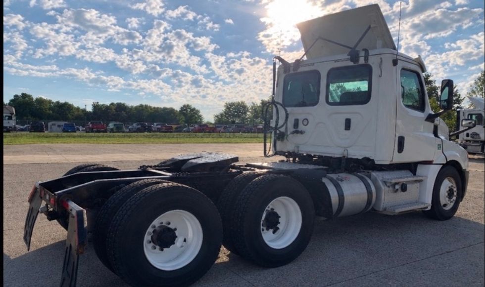 Day Cab Tractor-Heavy Duty Tractors-Freightliner-2019-T12664ST-East Liberty-OH-242,784\n\t\tmiles-$ 51,500 - Image 7