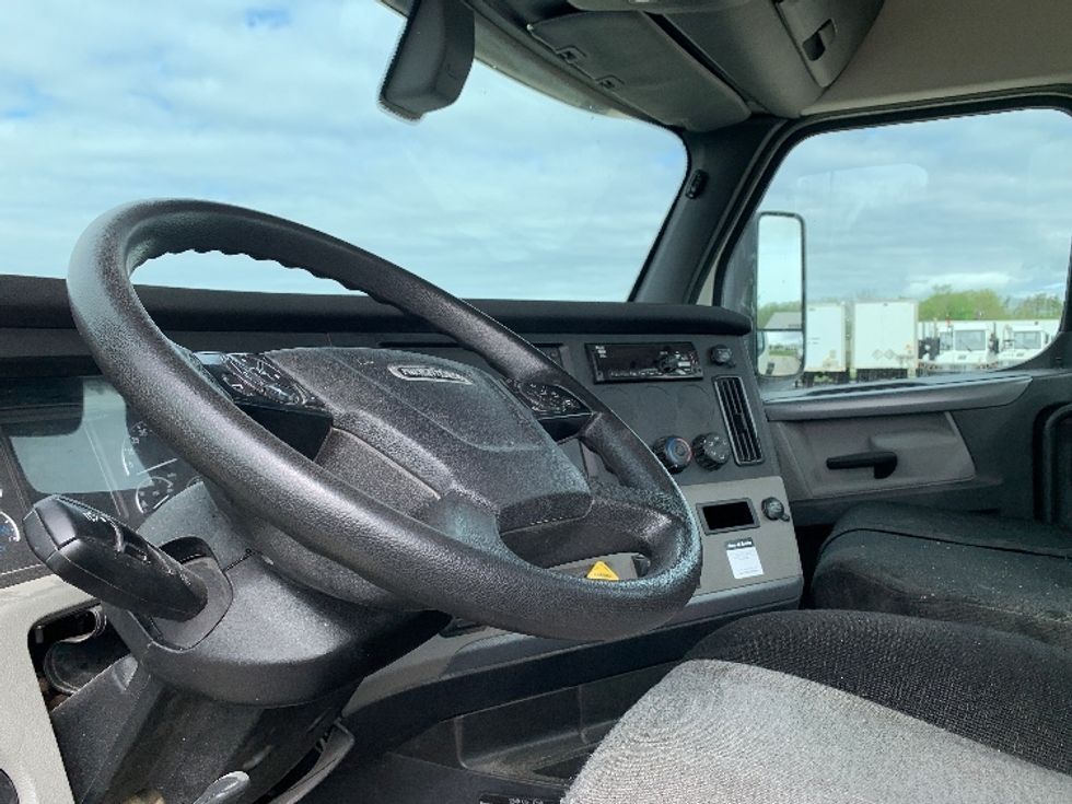 Day Cab Tractor-Heavy Duty Tractors-Freightliner-2019-T12664ST-East Liberty-OH-449,028\n\t\tmiles-$ 43,250 - Image 10