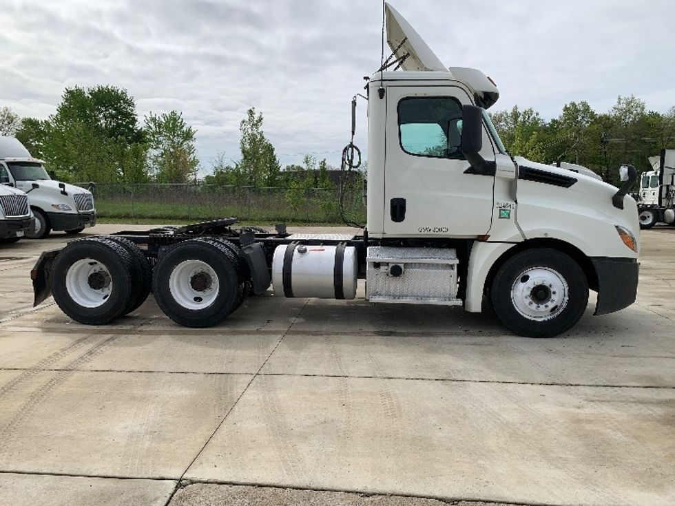 Day Cab Tractor-Heavy Duty Tractors-Freightliner-2019-T12664ST-East Liberty-OH-449,028\n\t\tmiles-$ 43,250 - Image 8