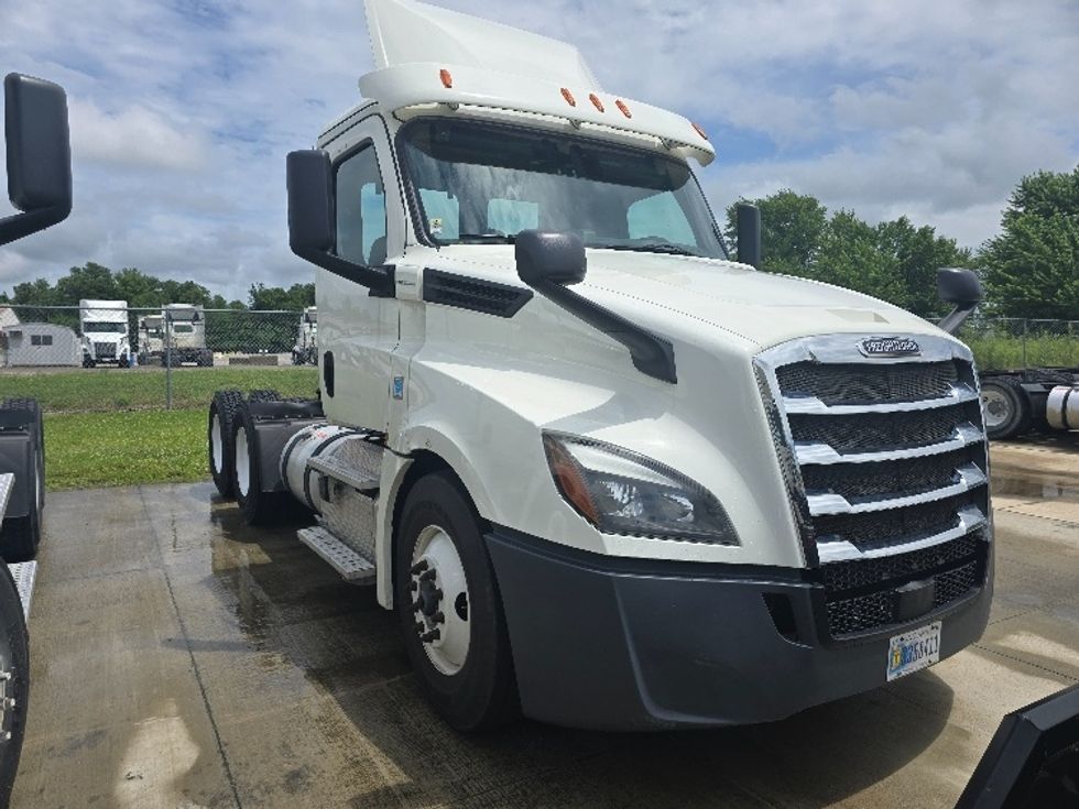 Day Cab Tractor-Heavy Duty Tractors-Freightliner-2019-T12664ST-East Liberty-OH-559,756\n\t\tmiles-$ 35,250 - Image 1