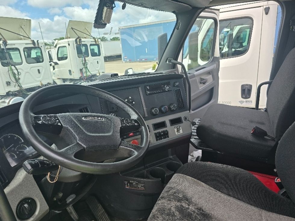 Day Cab Tractor-Heavy Duty Tractors-Freightliner-2019-T12664ST-East Liberty-OH-559,756\n\t\tmiles-$ 35,250 - Image 10