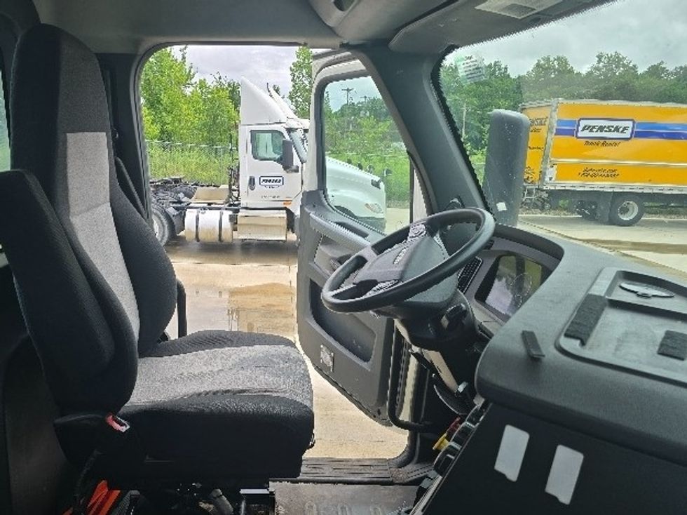 Day Cab Tractor-Heavy Duty Tractors-Freightliner-2019-T12664ST-East Liberty-OH-559,756\n\t\tmiles-$ 35,250 - Image 14