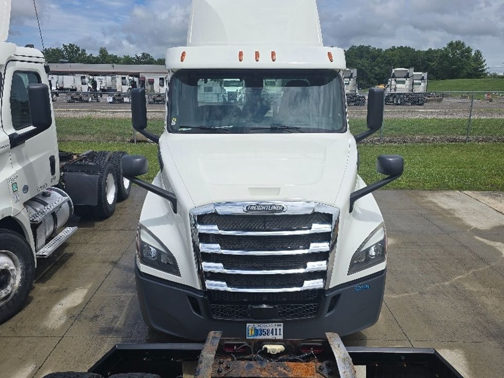 Day Cab Tractor-Heavy Duty Tractors-Freightliner-2019-T12664ST-East Liberty-OH-559,756\n\t\tmiles-$ 35,250 - Image 2