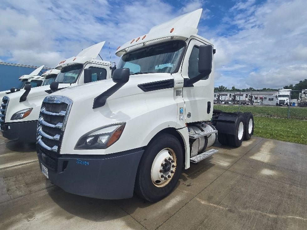 Day Cab Tractor-Heavy Duty Tractors-Freightliner-2019-T12664ST-East Liberty-OH-559,756\n\t\tmiles-$ 35,250 - Image 3