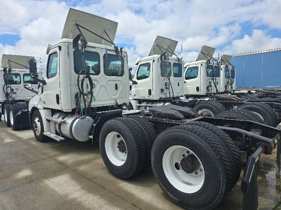 Day Cab Tractor-Heavy Duty Tractors-Freightliner-2019-T12664ST-East Liberty-OH-559,756\n\t\tmiles-$ 35,250 - Image 5