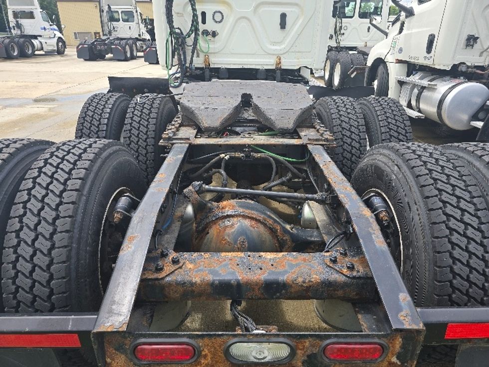 Day Cab Tractor-Heavy Duty Tractors-Freightliner-2019-T12664ST-East Liberty-OH-559,756\n\t\tmiles-$ 35,250 - Image 6