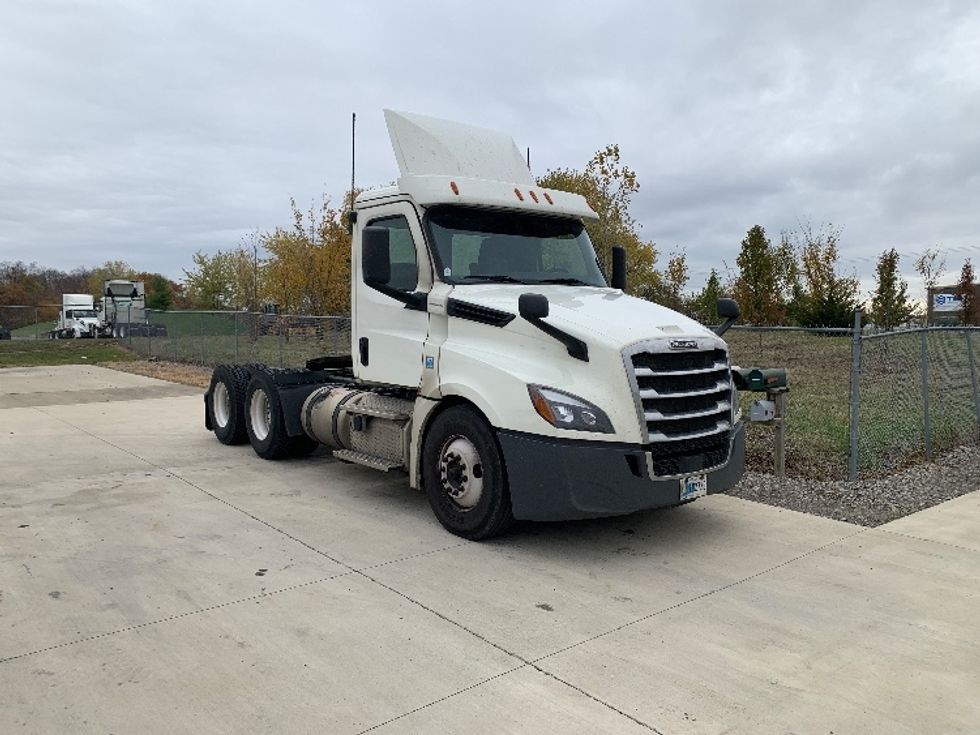 Day Cab Tractor-Heavy Duty Tractors-Freightliner-2019-T12664ST-East Liberty-OH-621,751\n\t\tmiles-$ 27,000 - Image 1