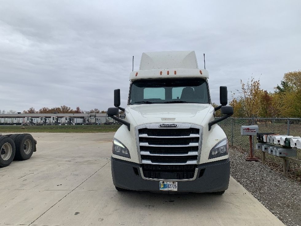 Day Cab Tractor-Heavy Duty Tractors-Freightliner-2019-T12664ST-East Liberty-OH-621,751\n\t\tmiles-$ 27,000 - Image 2