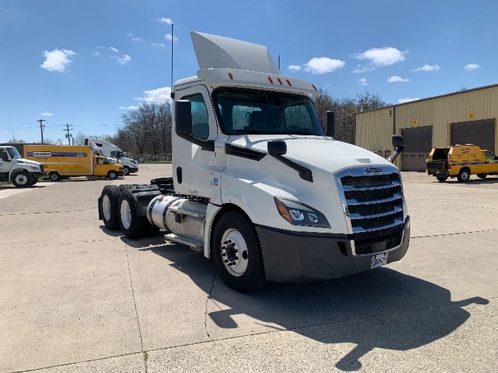 Day Cab Tractor-Heavy Duty Tractors-Freightliner-2019-T12664ST-East Liberty-OH-626,162\n\t\tmiles-$ 29,500 - Image 1