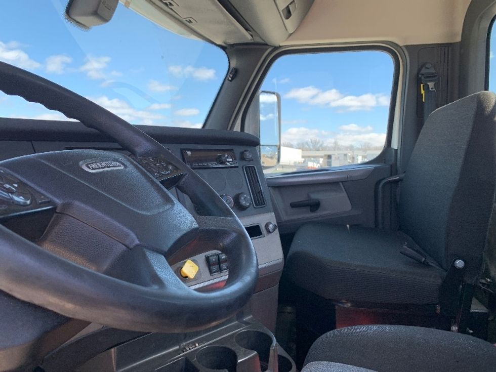 Day Cab Tractor-Heavy Duty Tractors-Freightliner-2019-T12664ST-East Liberty-OH-626,162\n\t\tmiles-$ 29,500 - Image 10