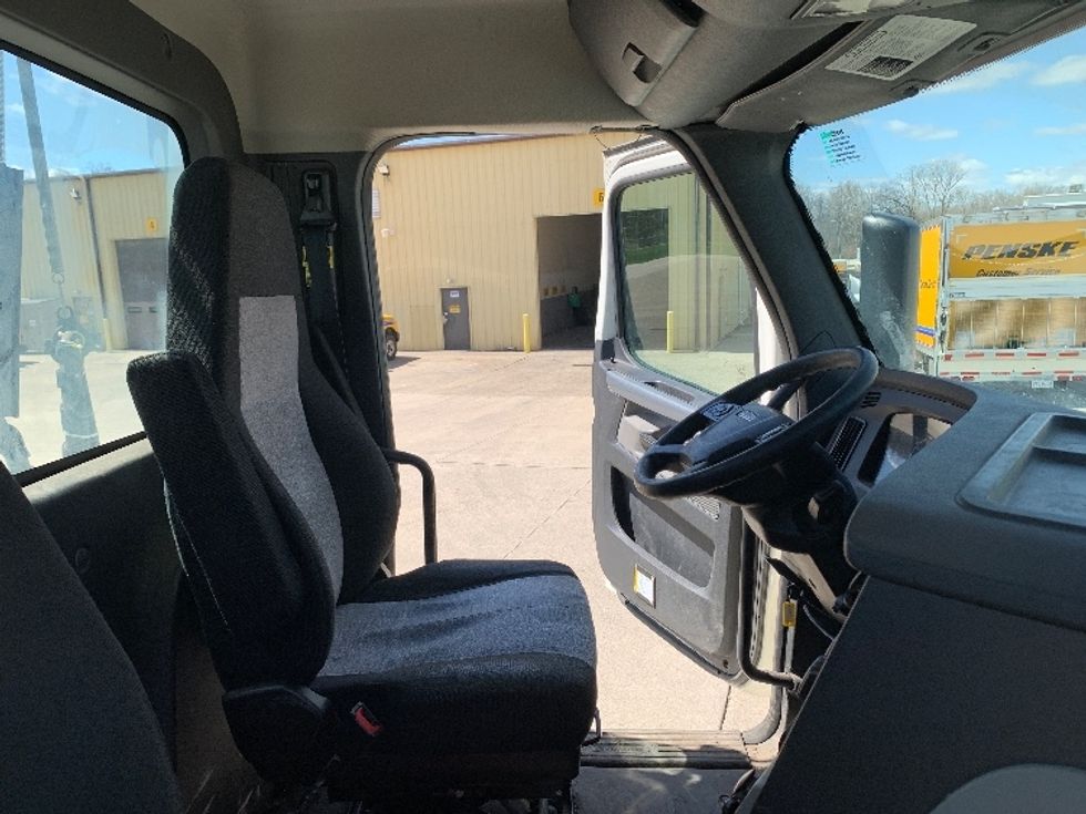 Day Cab Tractor-Heavy Duty Tractors-Freightliner-2019-T12664ST-East Liberty-OH-626,162\n\t\tmiles-$ 29,500 - Image 14