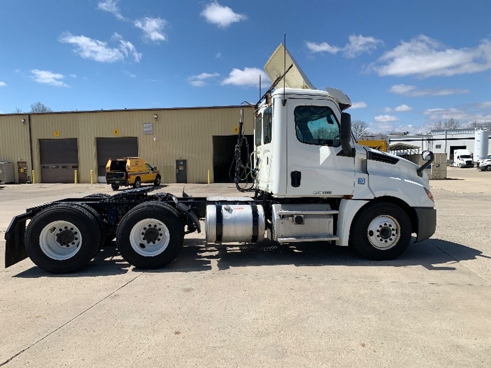 Day Cab Tractor-Heavy Duty Tractors-Freightliner-2019-T12664ST-East Liberty-OH-626,162\n\t\tmiles-$ 29,500 - Image 8