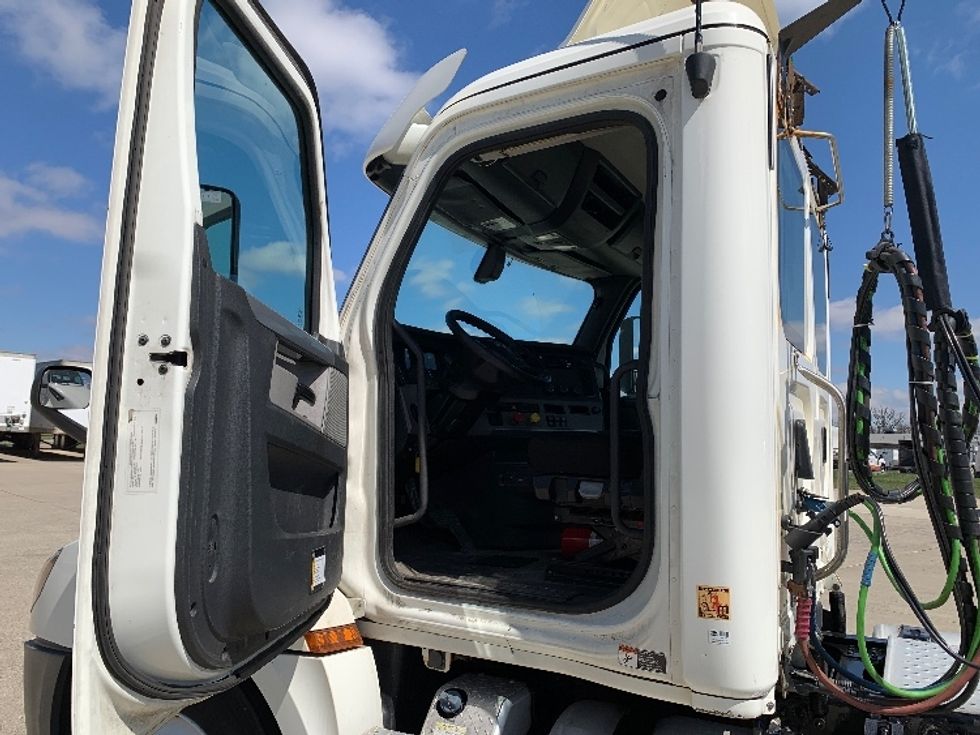 Day Cab Tractor-Heavy Duty Tractors-Freightliner-2019-T12664ST-East Liberty-OH-626,162\n\t\tmiles-$ 29,500 - Image 9