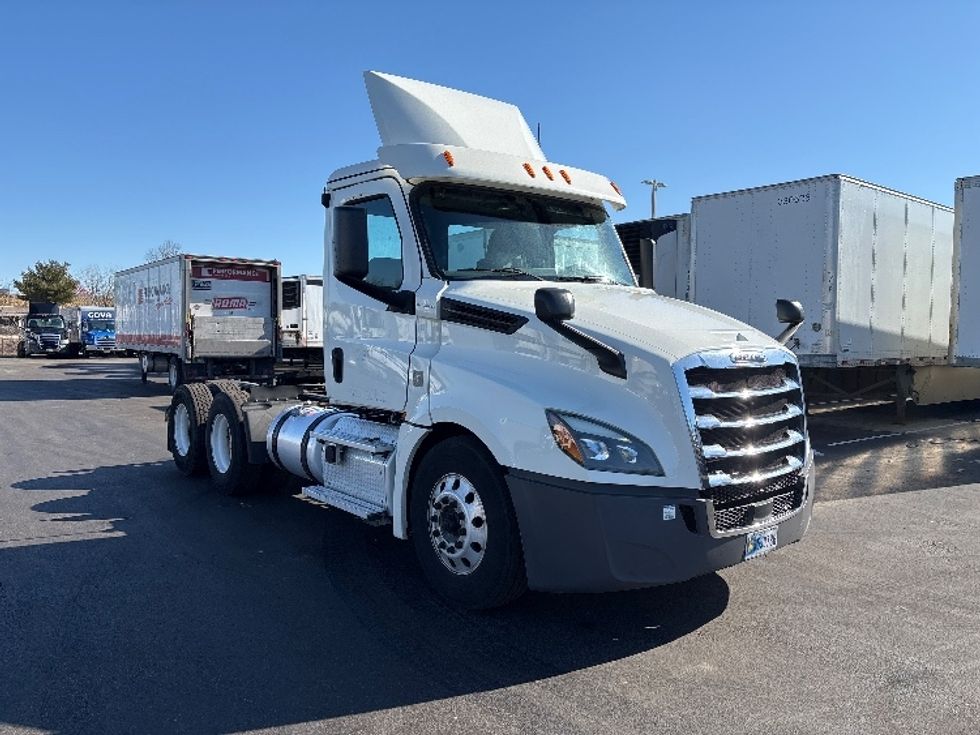 Day Cab Tractor-Heavy Duty Tractors-Freightliner-2019-T12664ST-Eden-MD-422,547\n\t\tmiles-$ 46,500 - Image 1
