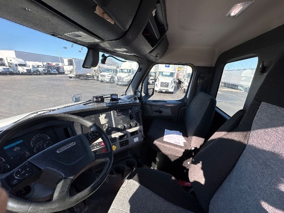 Day Cab Tractor-Heavy Duty Tractors-Freightliner-2019-T12664ST-Eden-MD-422,547\n\t\tmiles-$ 46,500 - Image 10