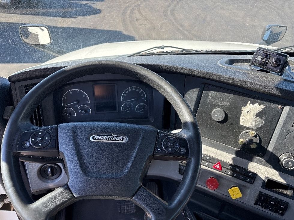 Day Cab Tractor-Heavy Duty Tractors-Freightliner-2019-T12664ST-Eden-MD-422,547\n\t\tmiles-$ 46,500 - Image 11