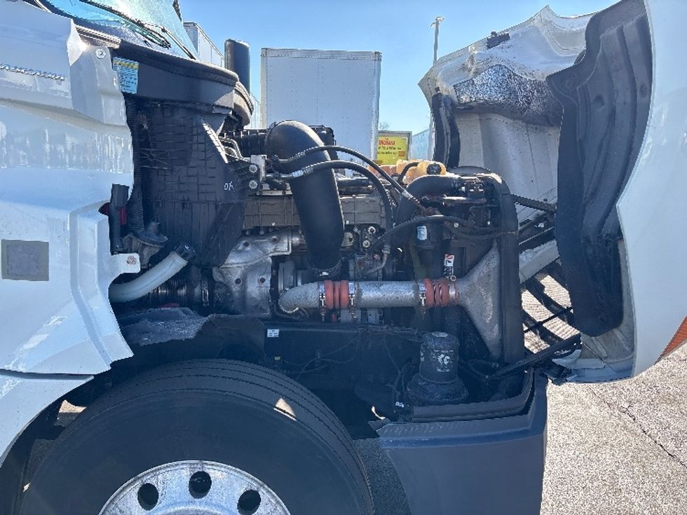 Day Cab Tractor-Heavy Duty Tractors-Freightliner-2019-T12664ST-Eden-MD-422,547\n\t\tmiles-$ 46,500 - Image 15