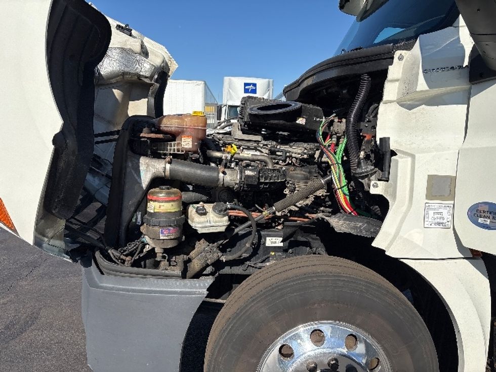 Day Cab Tractor-Heavy Duty Tractors-Freightliner-2019-T12664ST-Eden-MD-422,547\n\t\tmiles-$ 46,500 - Image 16