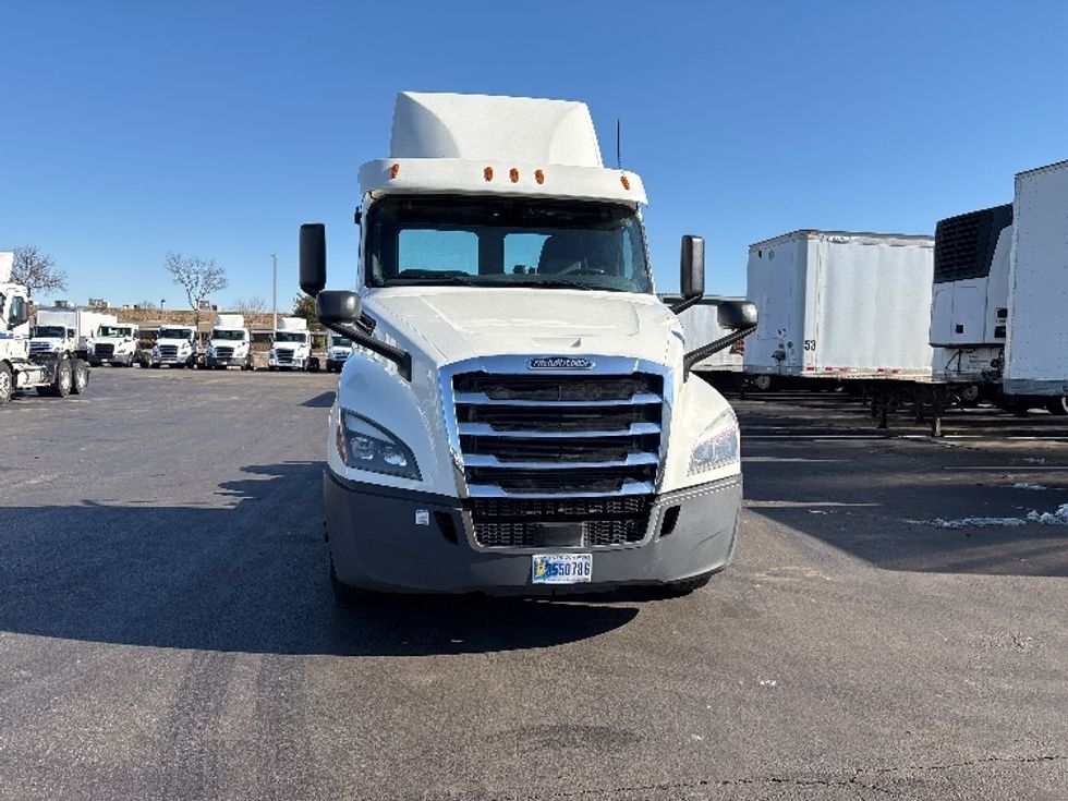 Day Cab Tractor-Heavy Duty Tractors-Freightliner-2019-T12664ST-Eden-MD-422,547\n\t\tmiles-$ 46,500 - Image 2
