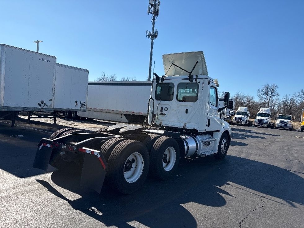 Day Cab Tractor-Heavy Duty Tractors-Freightliner-2019-T12664ST-Eden-MD-422,547\n\t\tmiles-$ 46,500 - Image 7