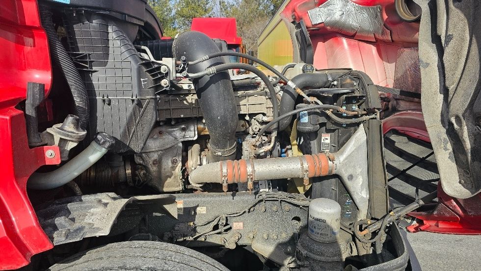 Day Cab Tractor-Heavy Duty Tractors-Freightliner-2019-T12664ST-Edison-NJ-259,440\n\t\tmiles-$ 50,250 - Image 15