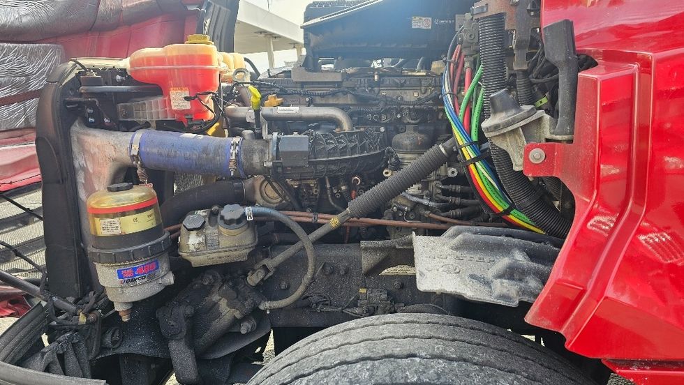 Day Cab Tractor-Heavy Duty Tractors-Freightliner-2019-T12664ST-Edison-NJ-259,440\n\t\tmiles-$ 50,250 - Image 16