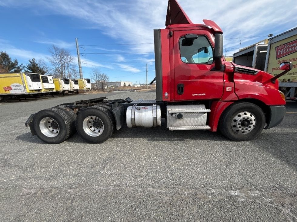 Day Cab Tractor-Heavy Duty Tractors-Freightliner-2019-T12664ST-Edison-NJ-259,440\n\t\tmiles-$ 50,250 - Image 8