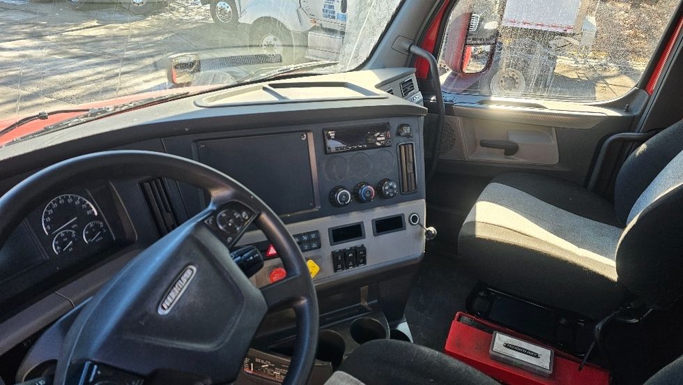 Day Cab Tractor-Heavy Duty Tractors-Freightliner-2019-T12664ST-Edison-NJ-265,710\n\t\tmiles-$ 50,000 - Image 10